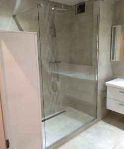 Badezimmer-Umbau in Biedermannsdorf – Referenz von MARBOSS aus Wien