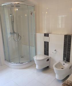 Neu gestaltetes Bad – MARBOSS Wien
